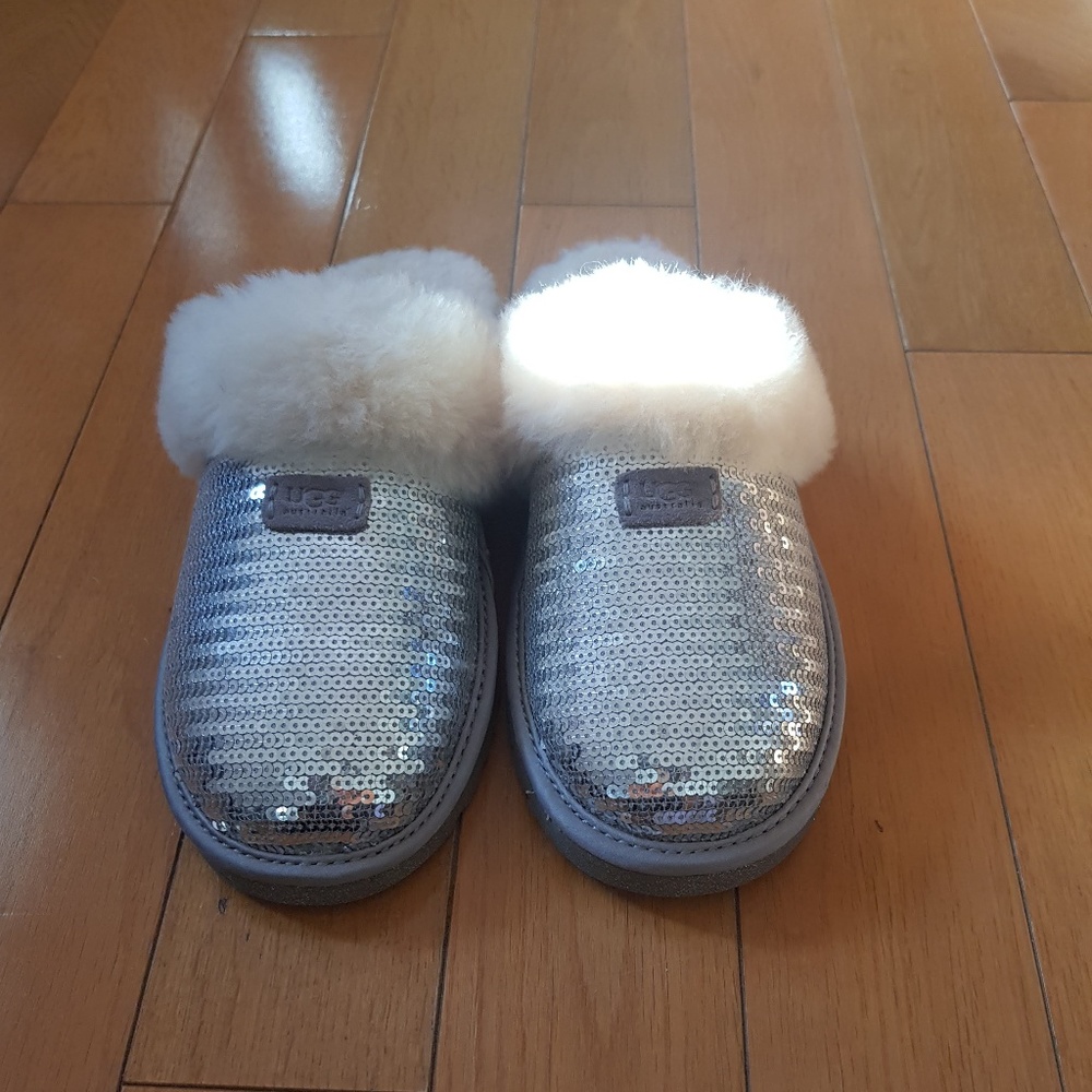 NEW Warm UGG slippers SIZE US 5